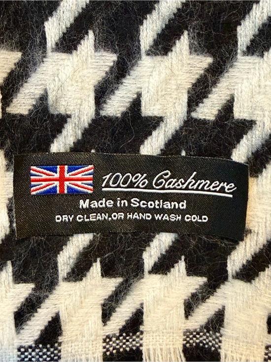 Made In Scotland Accessories - Made in Scotland 100% Cashmere Houndstooth Scarf Black White Blue 70”x12” Fringe